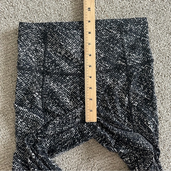 lululemon Fast and Free HR Crop Size 4 - Picture 7 of 9